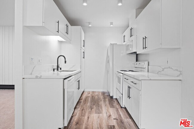 Building Photo - 322 Miraleste Dr