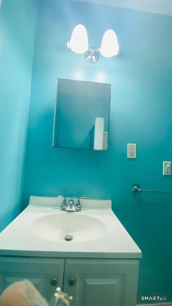 Building Photo - 210 Smith St