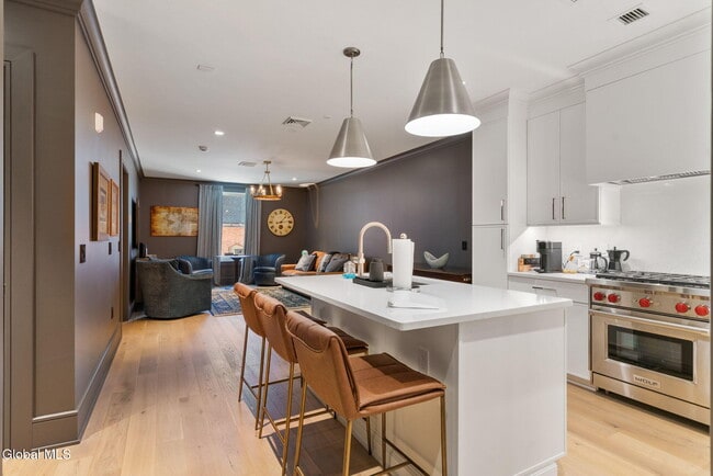 Building Photo - 19 Washington St