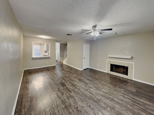 Foto del edificio - Stylish Candleridge Townhome with Private Patio, HOA Lawn Care & Appliances Included!
