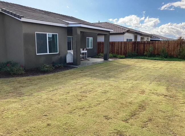 Building Photo - 15032 Rye Field Dr