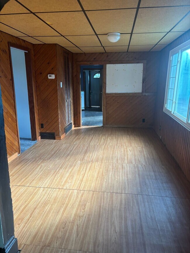 Foto del edificio - East side of Cleveland Single Home