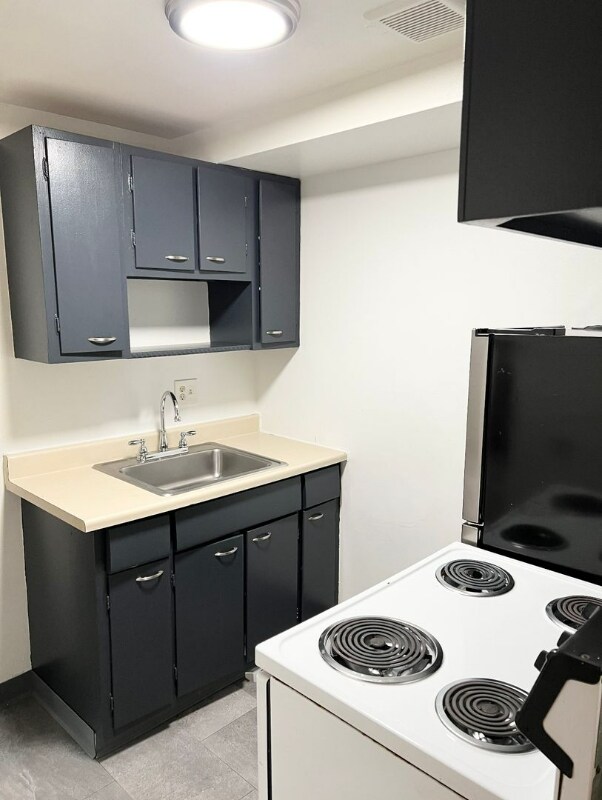 17029 Madison Ave Unit 104, Lakewood, OH 44107 Room for Rent in