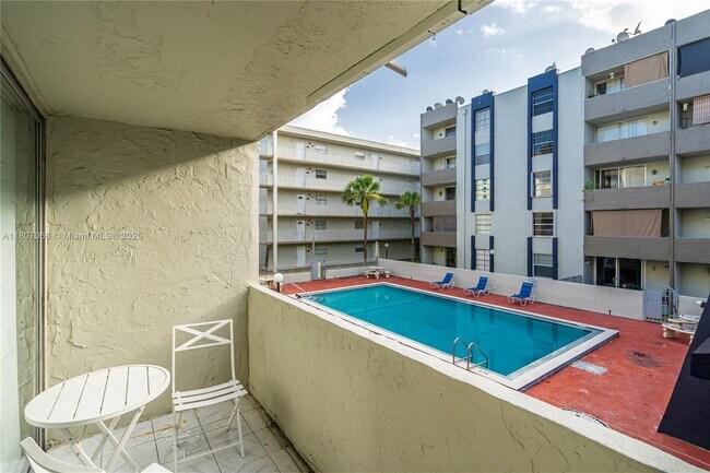 Foto del edificio - 10000 NW 80th Ct