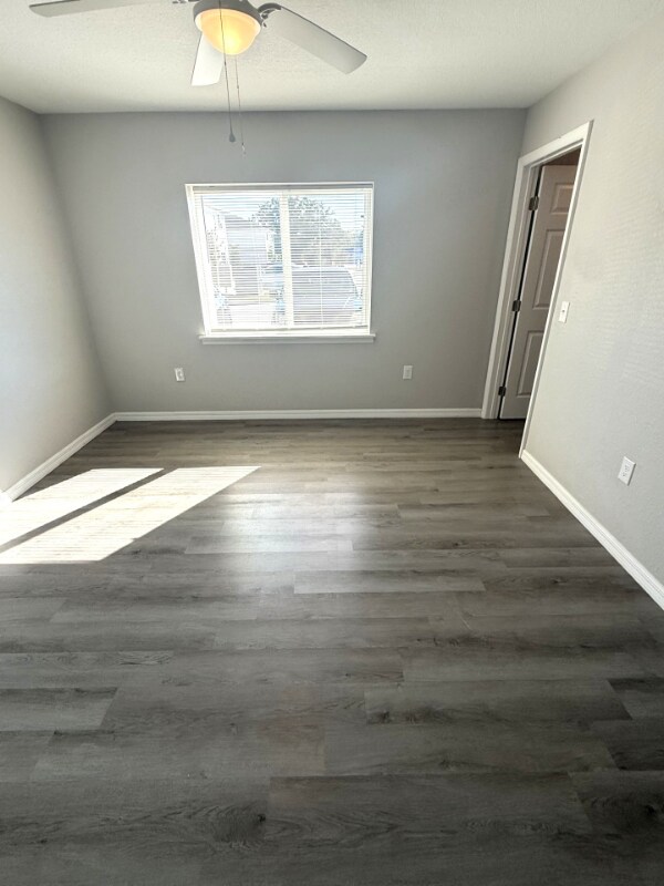 Foto del edificio - 1935 Ave O SW