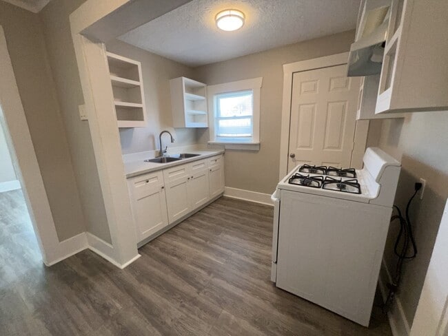 Building Photo - 6913 Avenue L