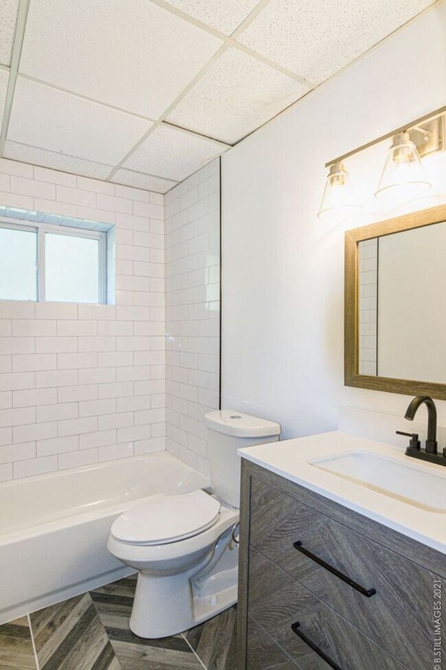 Foto del edificio - Elegant & Bright 2 Bedroom in Oakhurst’s H...