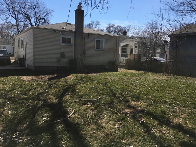Fenced Back Yard - 641 E Brockton Ave