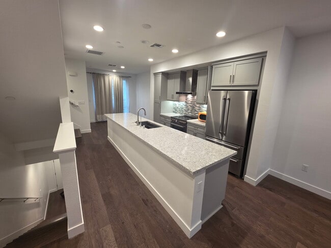 Building Photo - 148 Uptown Cir