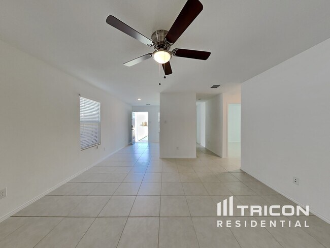 Foto del edificio - 5620 Rockrose Ln