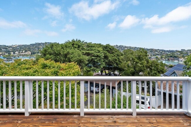 Foto del edificio - 125 Bayview Ave