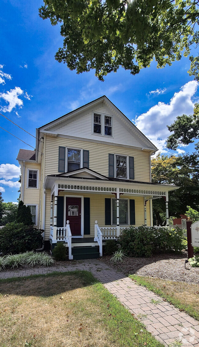 Building Photo - 356 Main St
