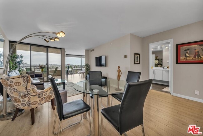 Building Photo - 4314 Marina City Dr