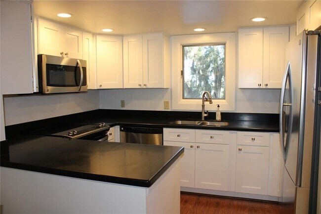 Foto del edificio - 660 N Golf Villa Rd