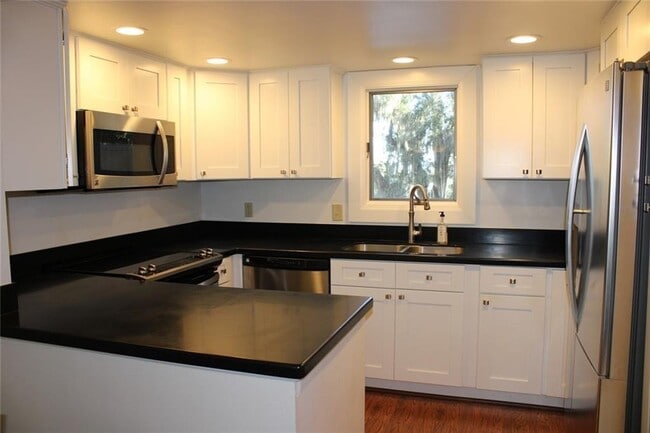 Building Photo - 660 N Golf Villa Rd