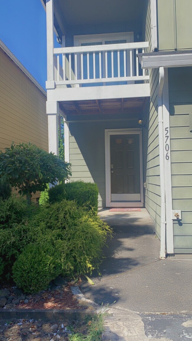 Foto del edificio - 5706 NE 75th Ave