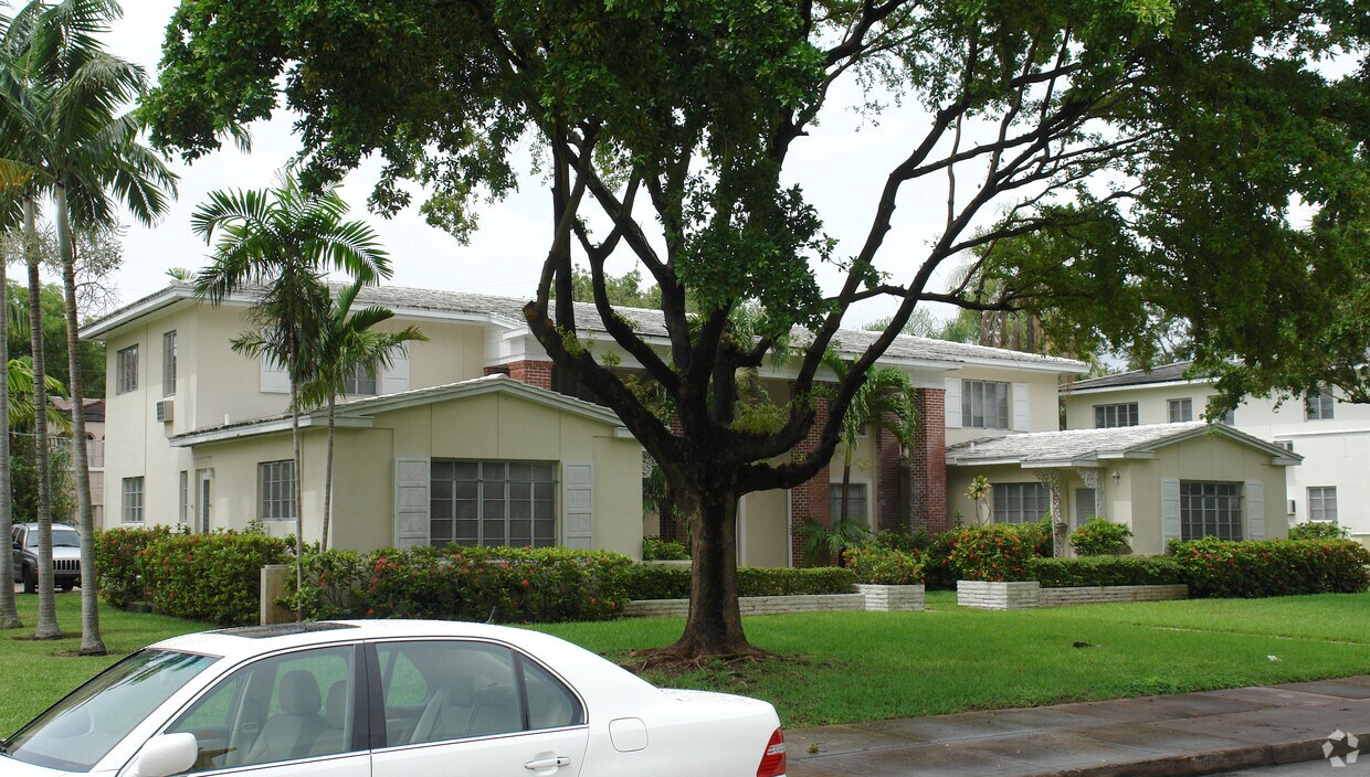 Foto del edificio - 726 Valencia Ave