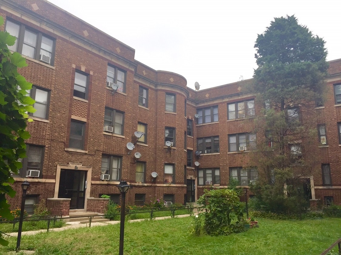 Primary Photo - 4615-4627 N Ashland Ave