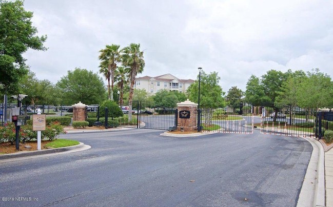 Building Photo - 7801 Point Meadows Dr