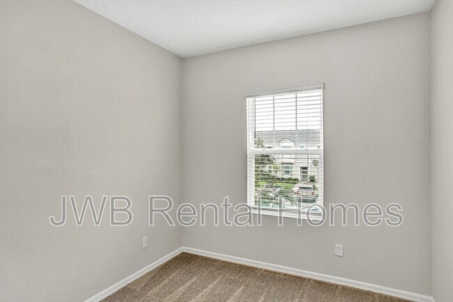 Foto del edificio - 330 Annies Pl