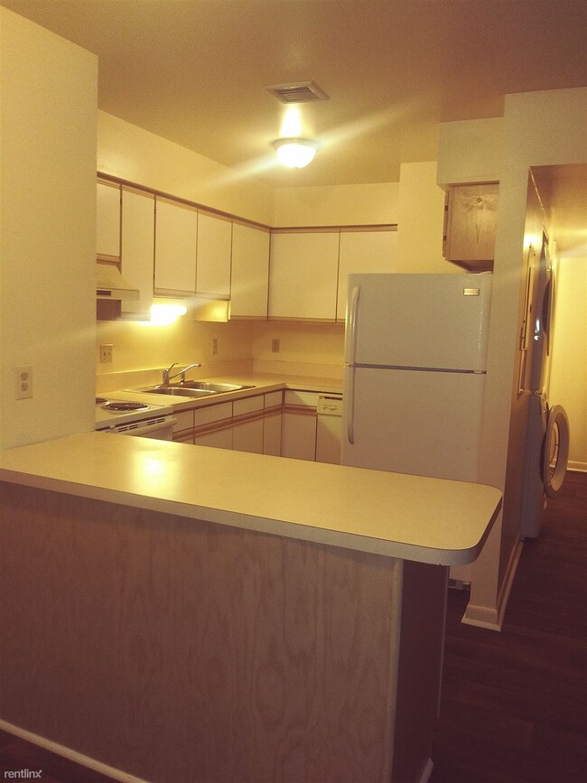 Foto del edificio - 1 br, 1 bath Townhome - 105 East Allen Str...