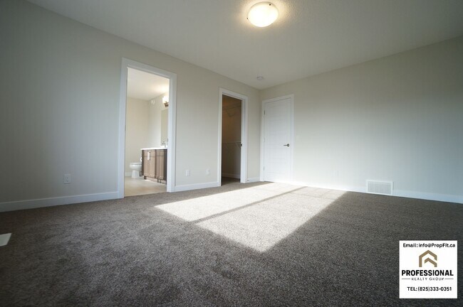 Building Photo - 3007 Chokecherry Cmn SW