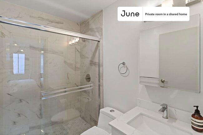 Foto del edificio - Room in Shared 5 bed/3.5 bath home