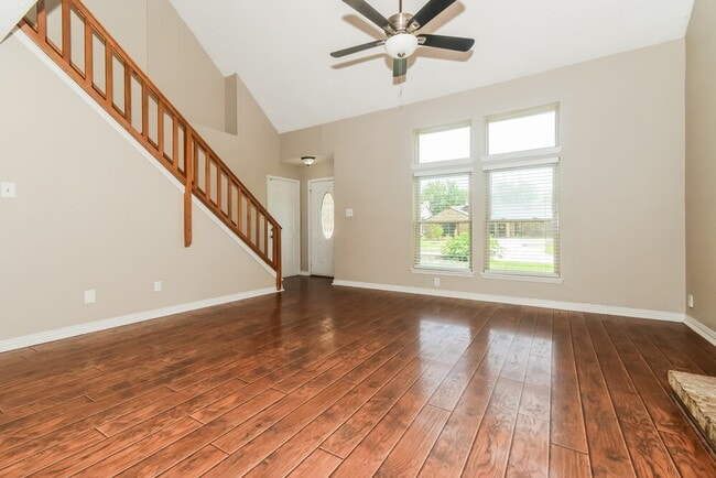 Building Photo - 511 Rosewood Ln