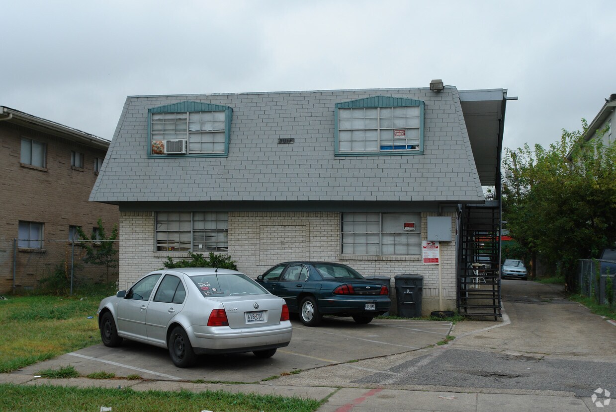 Building Photo - 5011 San Jacinto St