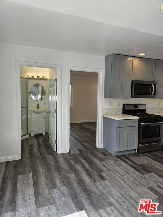 Foto del edificio - 1219 W 47th St