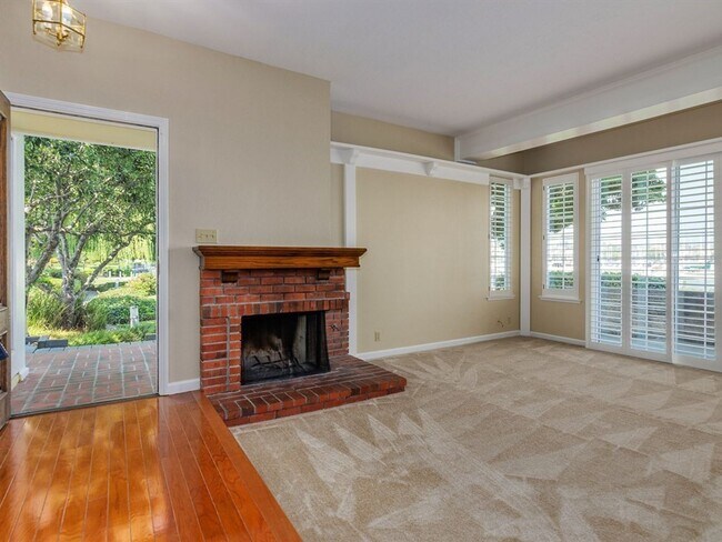Building Photo - Benicia Marina Single Story Condo Now Avai...