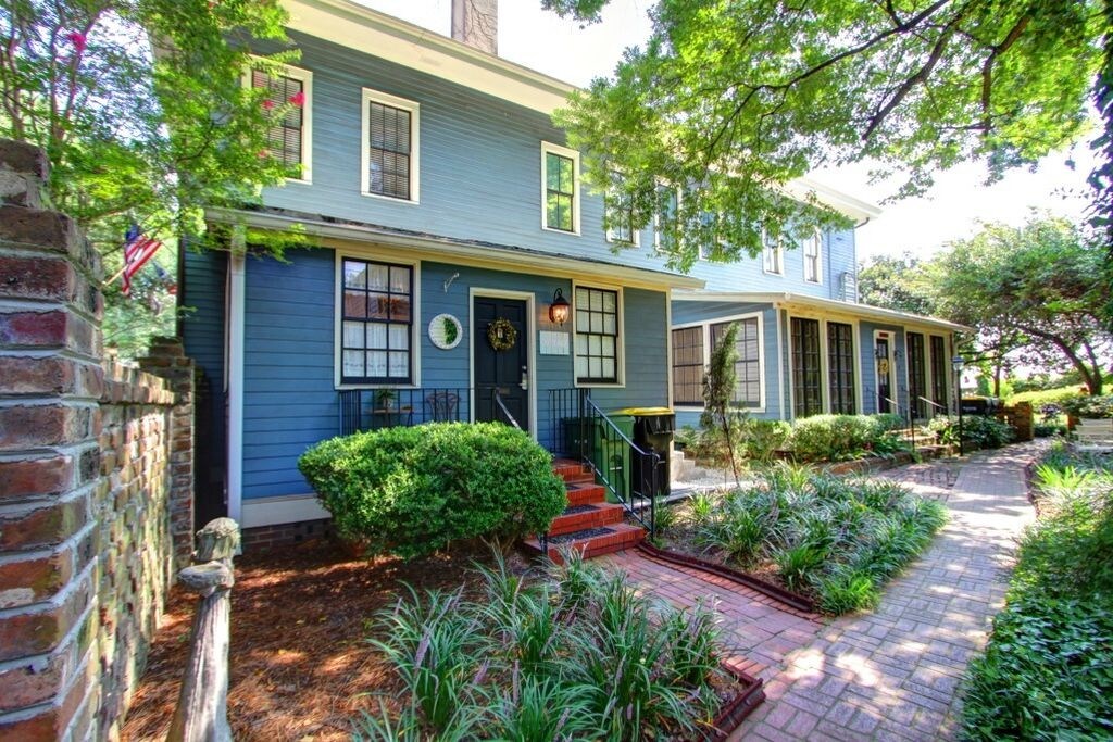 38 E Broad St Unit Cottage, Savannah, GA 31401 Apartment for Rent in