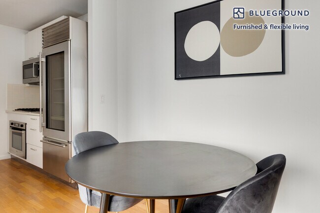 Foto del edificio - 635 W 42nd St