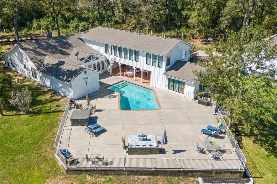 Foto principal - 8402 Matthews Ln