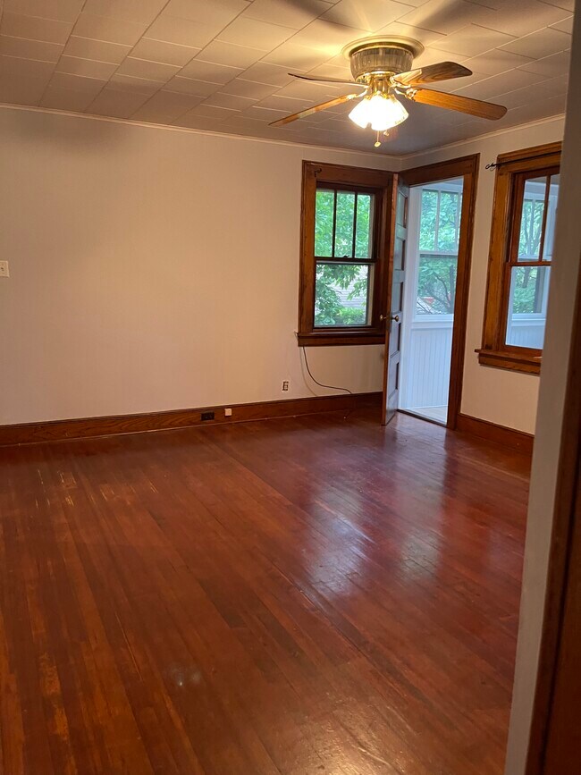 Living/Dining - 231 9th Ave