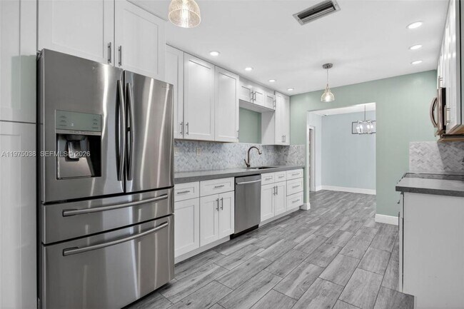 Foto del edificio - 7613 NW 67th Ave