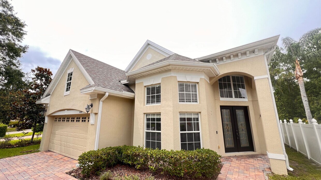 Foto principal - Available NOW! Stunning 4-Bedroom Home in ...