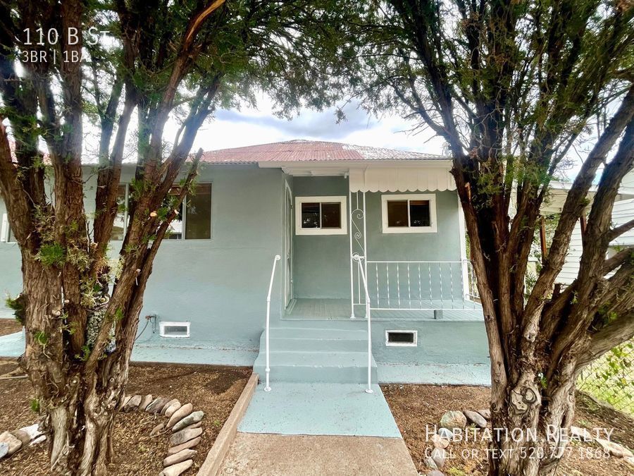 Foto principal - 3 bed/1 bath in Bisbee! Renovated, garage,...