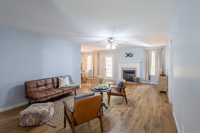 Foto del edificio - 356 Andrew Dr