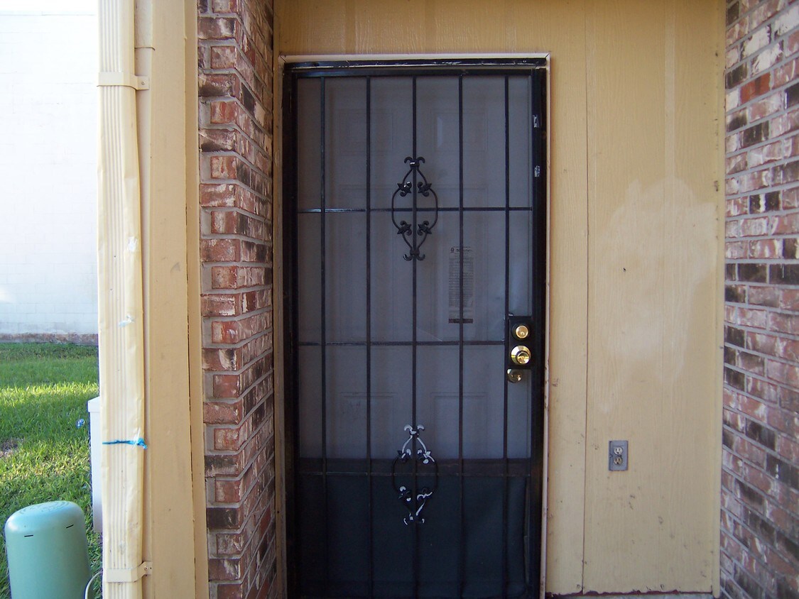 Primary Photo - 7931 Bullard Ave