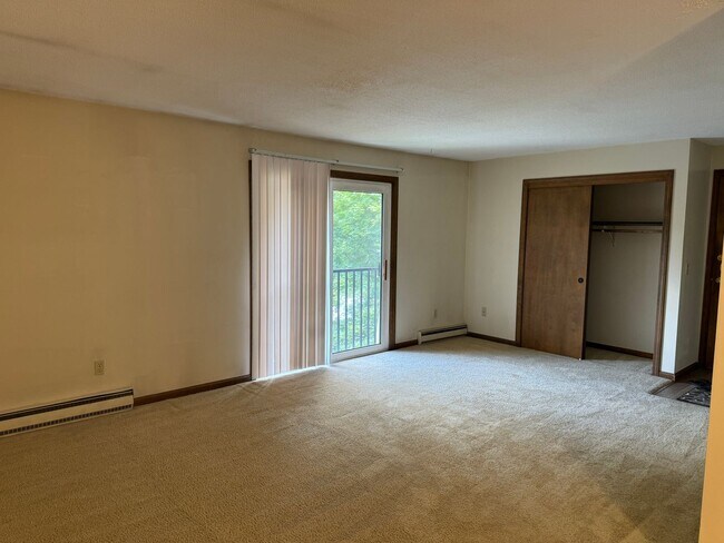 Building Photo - 2 bedroom, 1 bathroom in West Lebanon