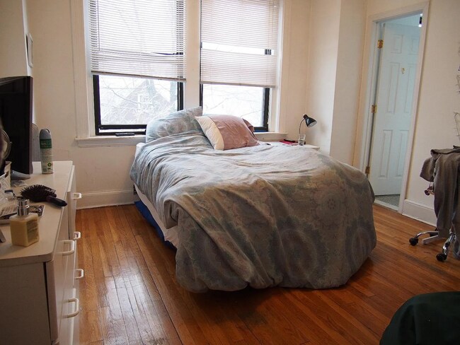 Building Photo - 37 Bostonia Ave