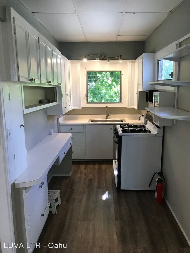 Foto del edificio - 3 br, 1 bath House - 1634B Leilehua Lane