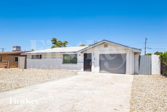 Building Photo - 2238 E Paradise Ln