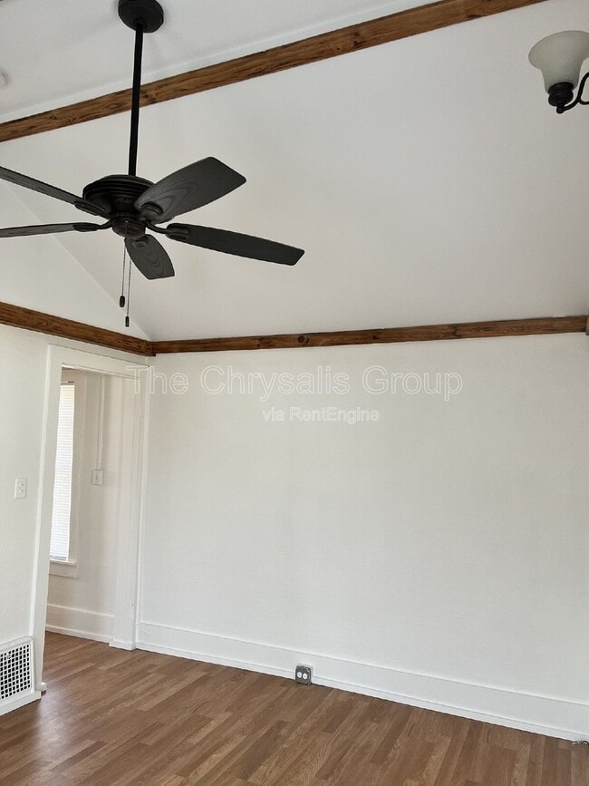 Building Photo - 537 1/2 Bucklin St