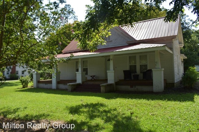 Building Photo - 4 br, 3 bath House - 475 Main St.