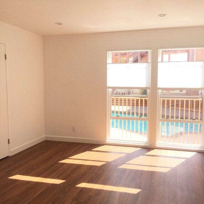 Dormitorio con dos vestidores - 2025 4th St
