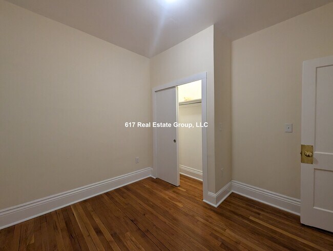 Building Photo - 29 Park Dr