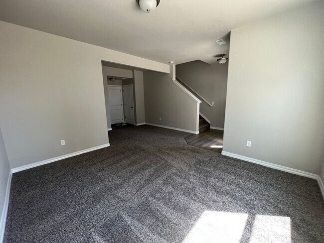 Foto del edificio - Immaculate Townhome Close to Woodmen and P...