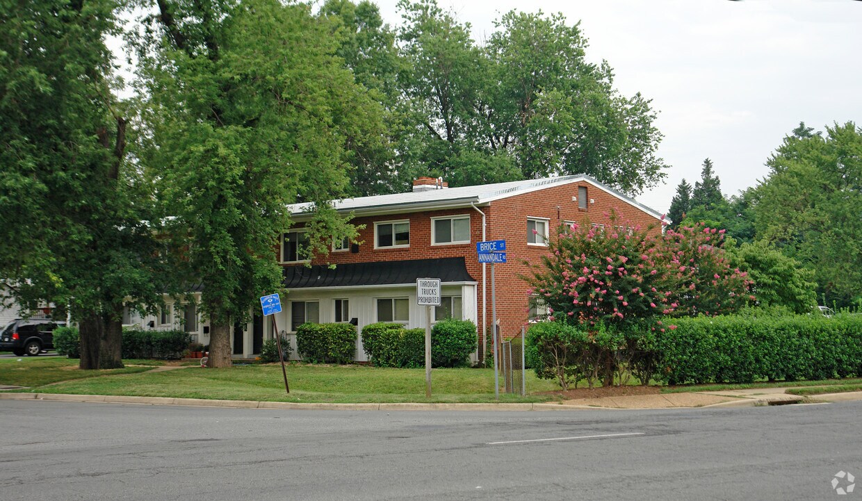 Building Photo - 2761 Annandale Rd